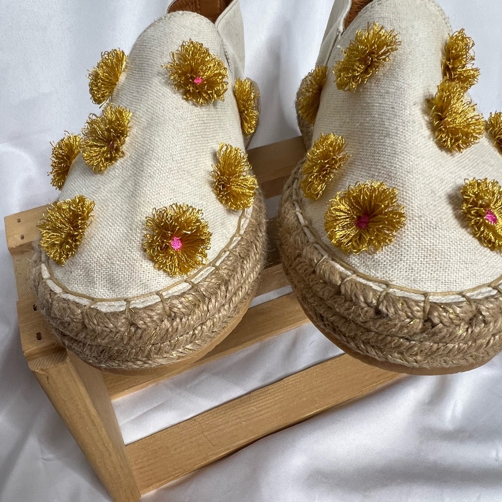 Silvia Cobis Soil Mocasines Leather Flat Espadrilles Women’s Cream/Gold Pom Poms - Picture 5 of 15